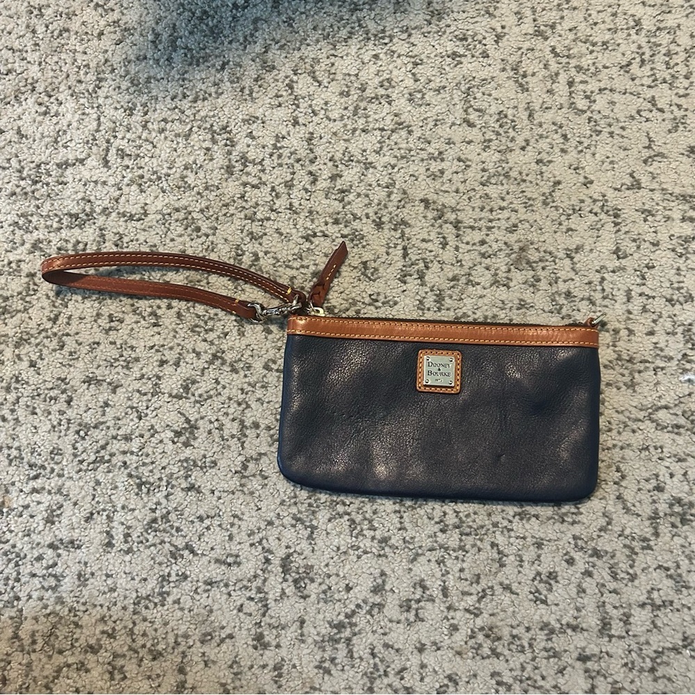Dooney & Bourke Pebble Grain Leather Clutch Large Black Zip Top Detachable Strap